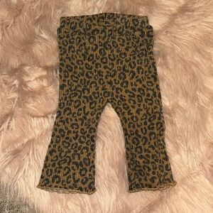 Leopard ruffled hem baby pants